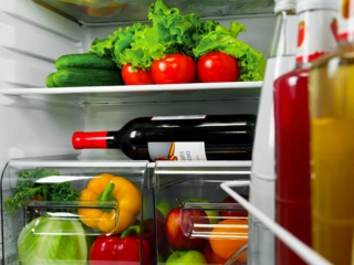 Перенавешиваемая дверь в холодильниках Lex – преимущества