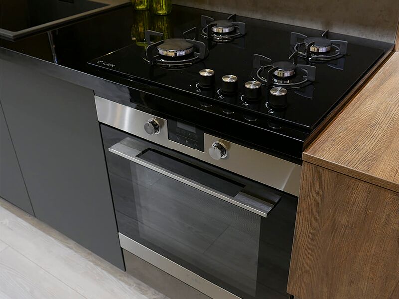 Комплект для кухни от LEX: духовой шкаф и варочная панель